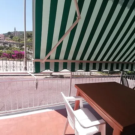 Fiori D'alassio - Ampie Con Terrazza E Parcheggio Bed & Breakfast *
