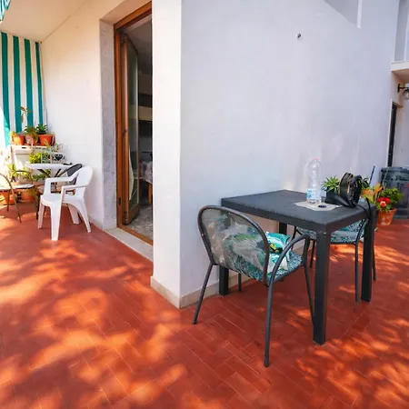 Fiori D'alassio - Ampie Con Terrazza E Parcheggio Bed & Breakfast *